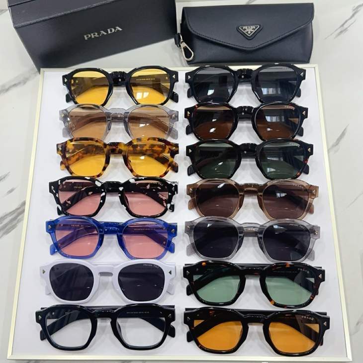Picture of Prada Sunglasses _SKUfw76407402fw